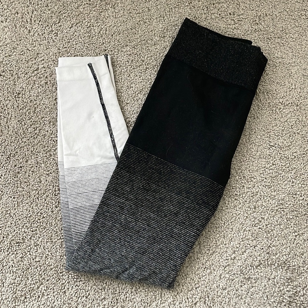 Forever 21 Workout leggings - Size Small - Black and white